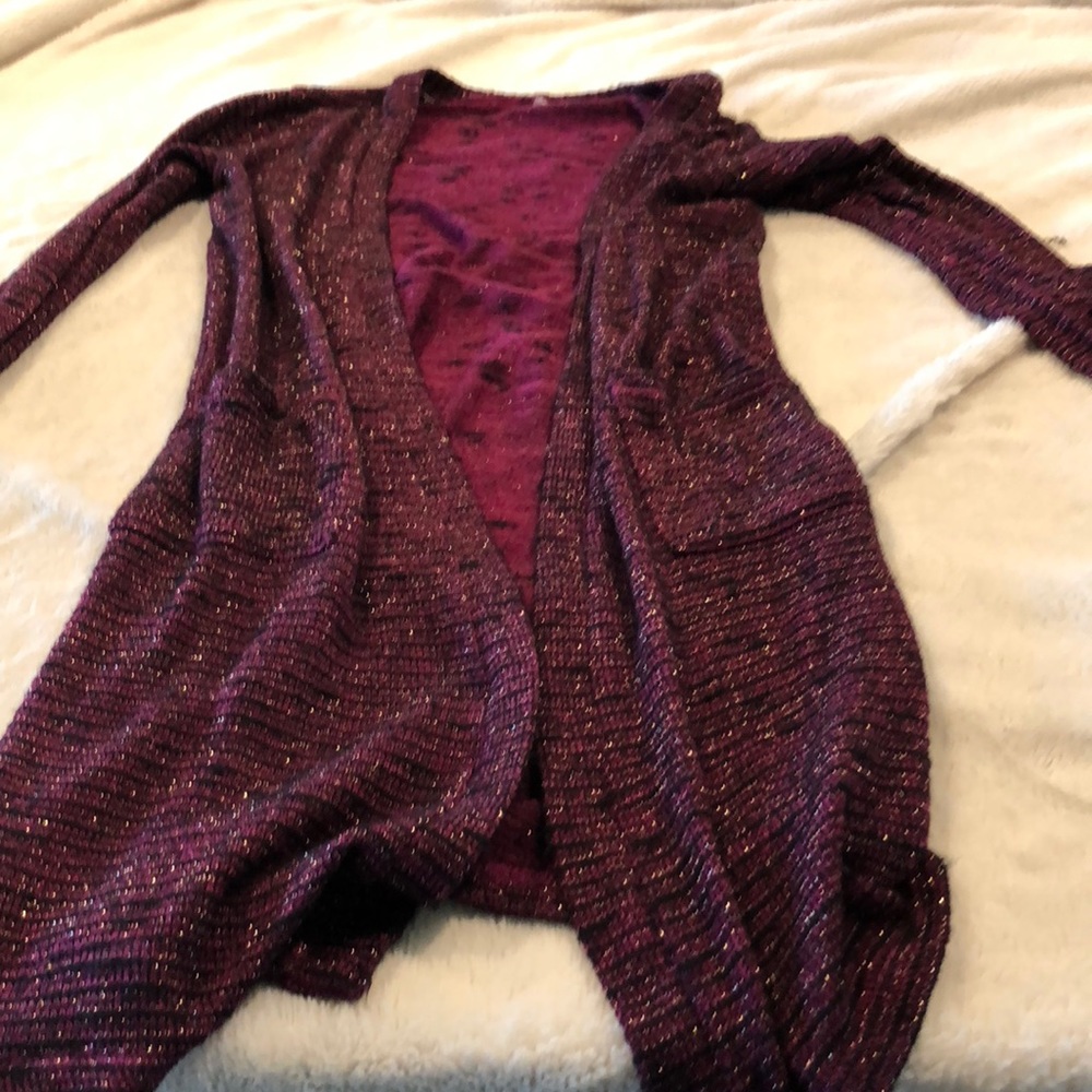 A cute long sleeve cardigan with pockets
